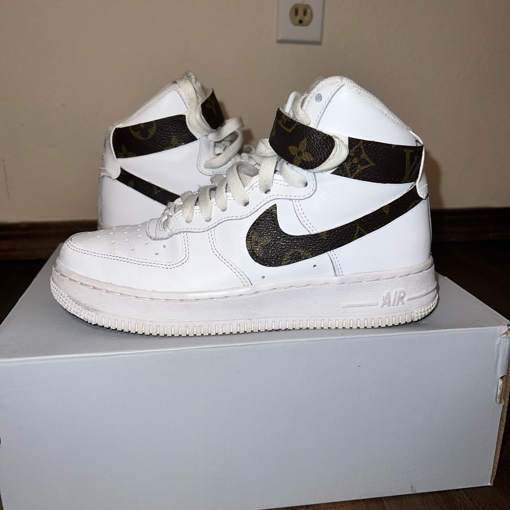 Custom Air Force 1
Louis Vuitton